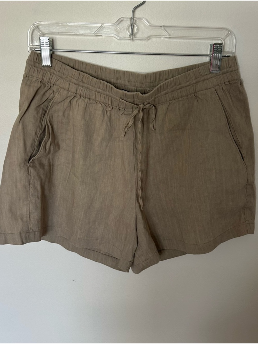 Theory Linen-Blend Drawstring Shorts in Taupe